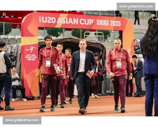 久尔杰维奇双线待命！国足临时主帅 + 国青新帅，北青：足协启动双轨计划